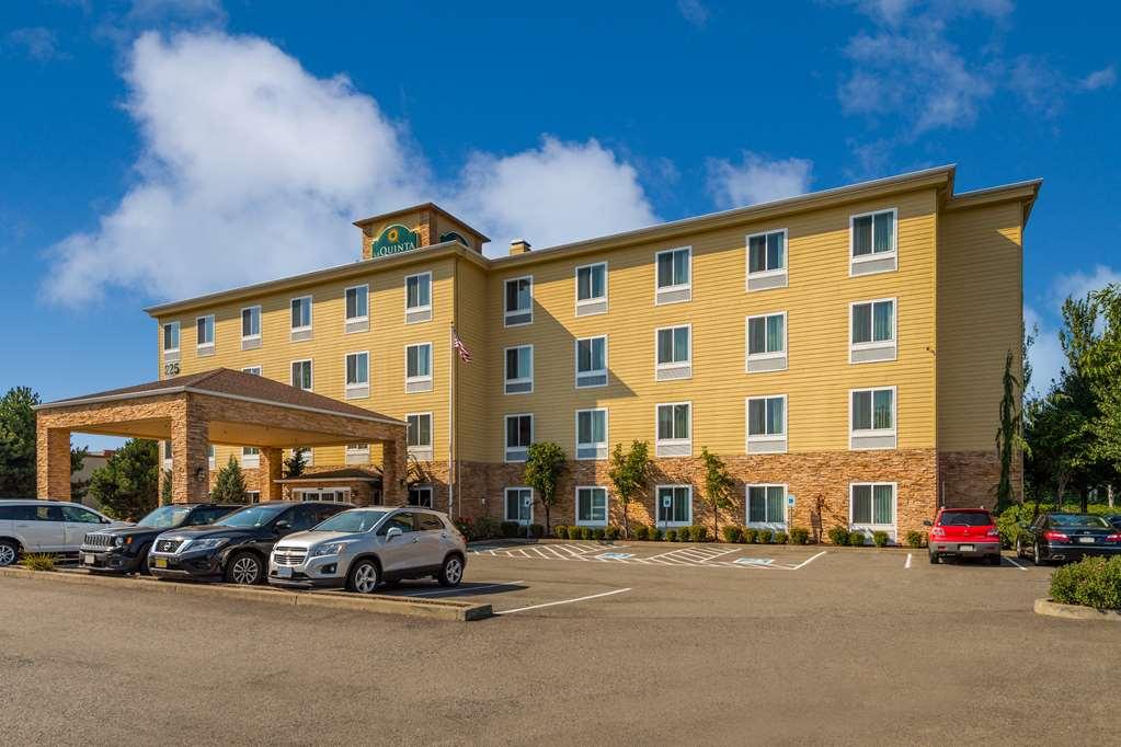 La Quinta By Wyndham Auburn Hotel Exterior photo